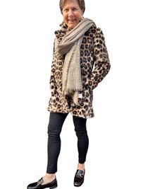 Leopl&uuml;schjacke 129&euro; cashmereschal 199&euro; Stretchhose 39&euro; Halmanera stiefelette 379&euro;